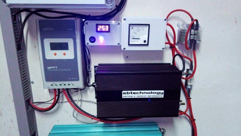 REGOLATORE FOTOVOLTAICO E ALIMENTATORE SWITCHING AUSILIARIO DI APPOGGIO.jpg